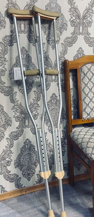 Костыли продам срочно