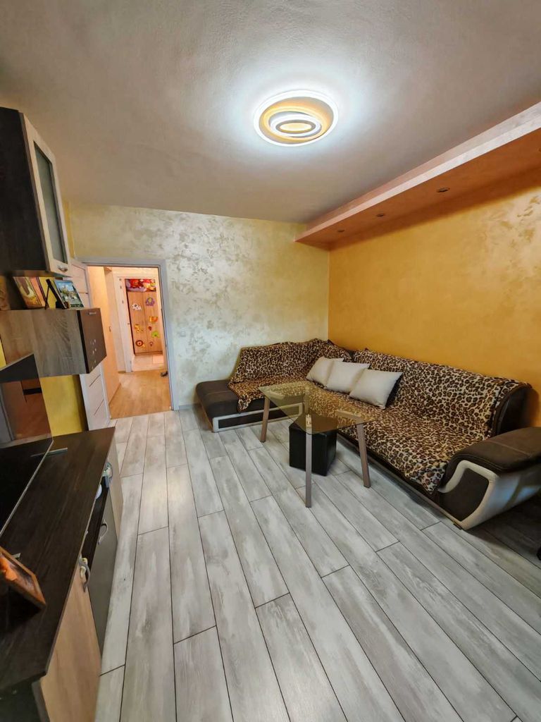 Дава се под наем Двустаен апартамент в Пазарджик, Запад - 64 кв.м за 55000 € - Снимка #7