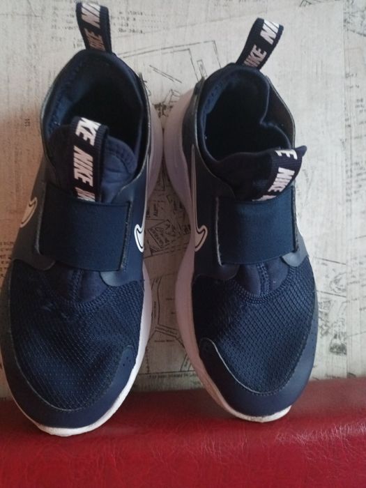 Маратонки NIKE 35 номер