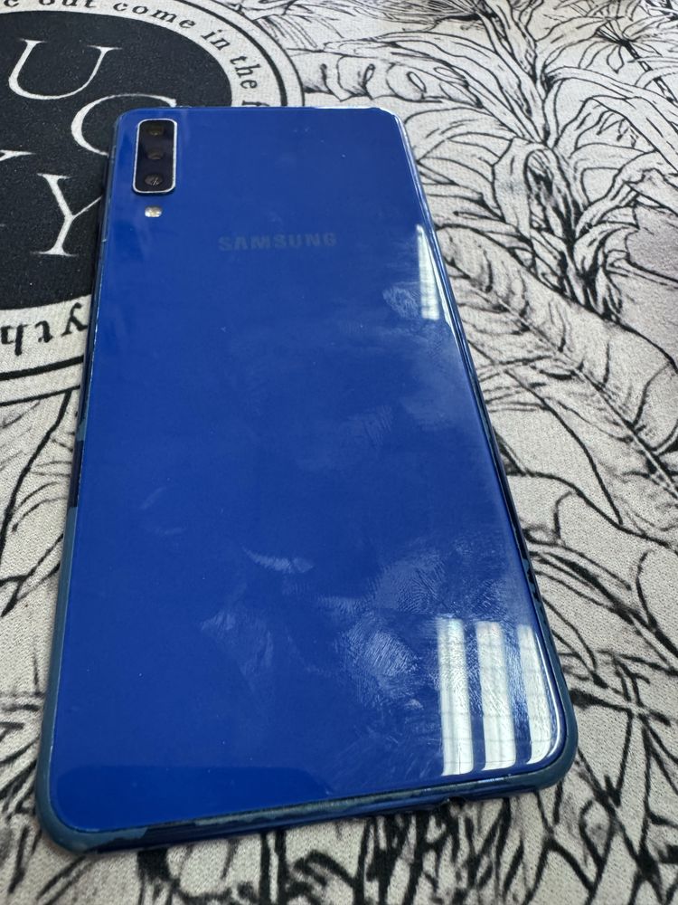 Samsung Galaxy A7 (2018) 4/64gb - отличен