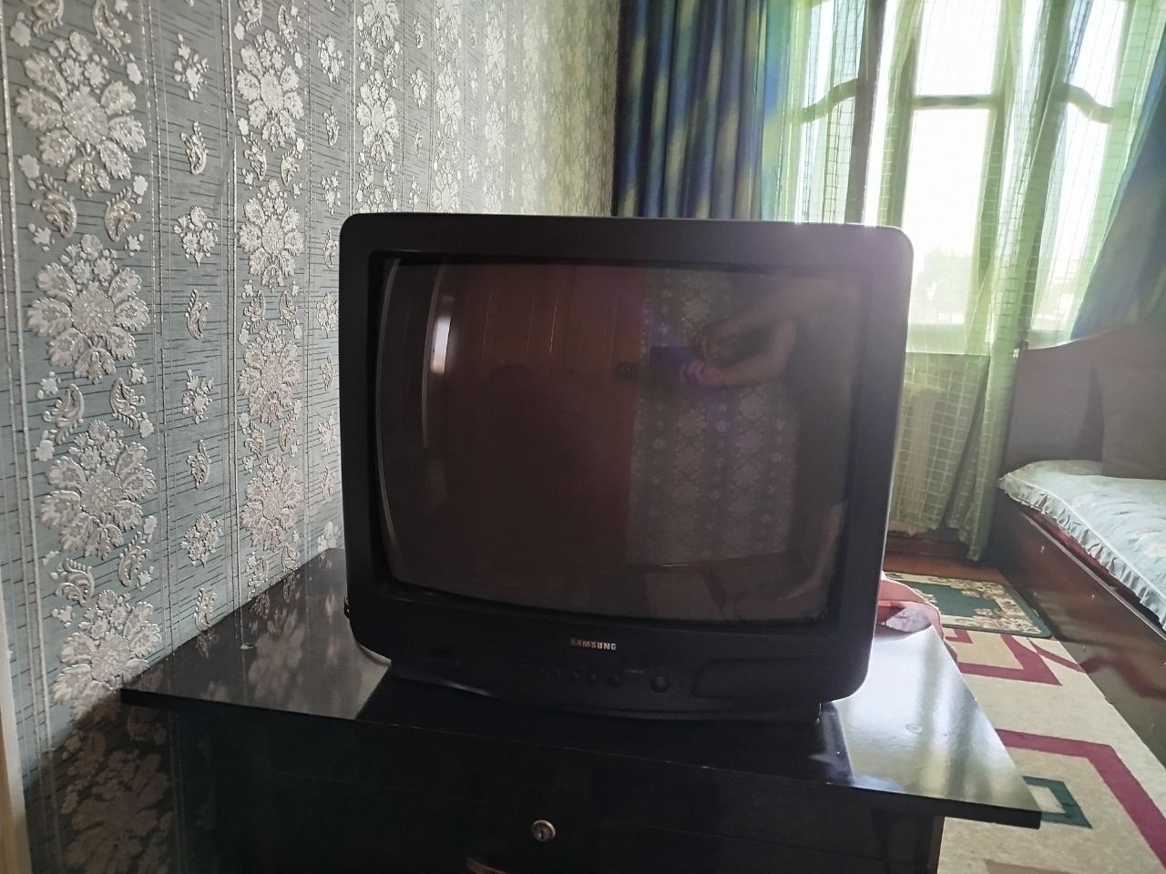 Т е л  е в и з о р