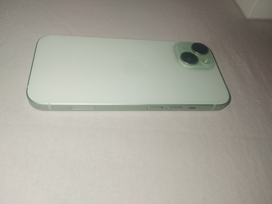 Продавам IPHONE 15 128GB