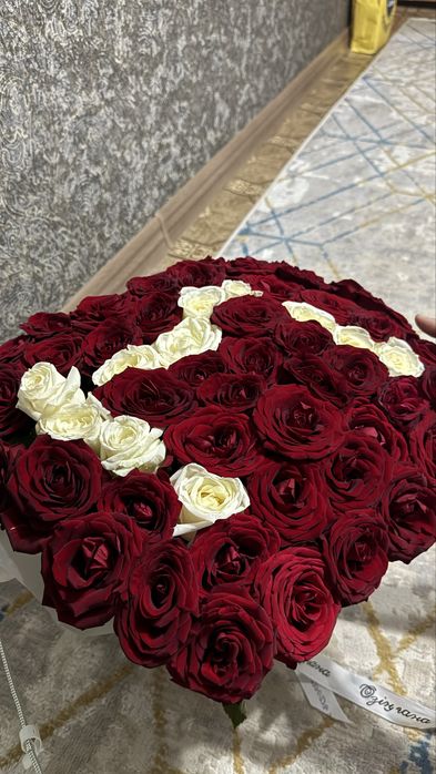 51 роза свежий. Буква М