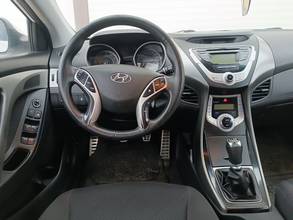 Hyundai Elantra 2012 1.6 benzină Unic proprietar de Nouă
