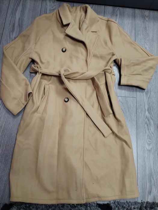 Vând palton nou L merge și xl +poseta cadou