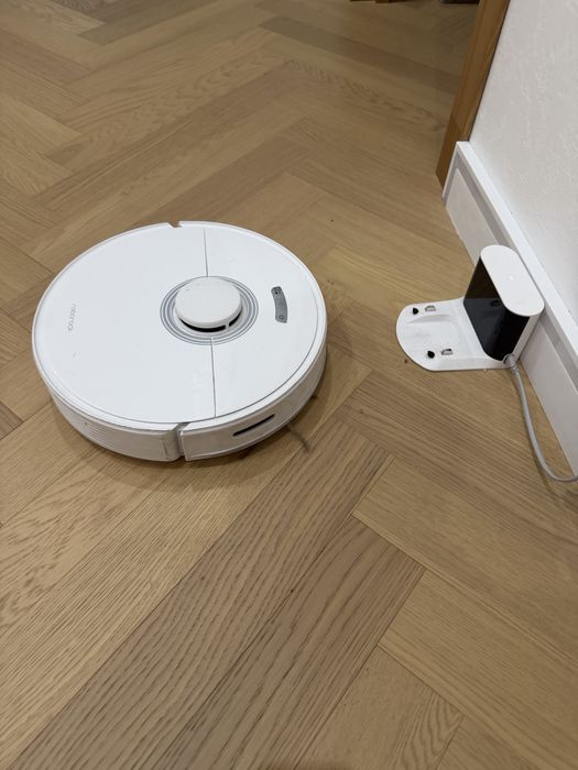 Робот-пылесос Roborock с wi-fi  и управлением с телефона