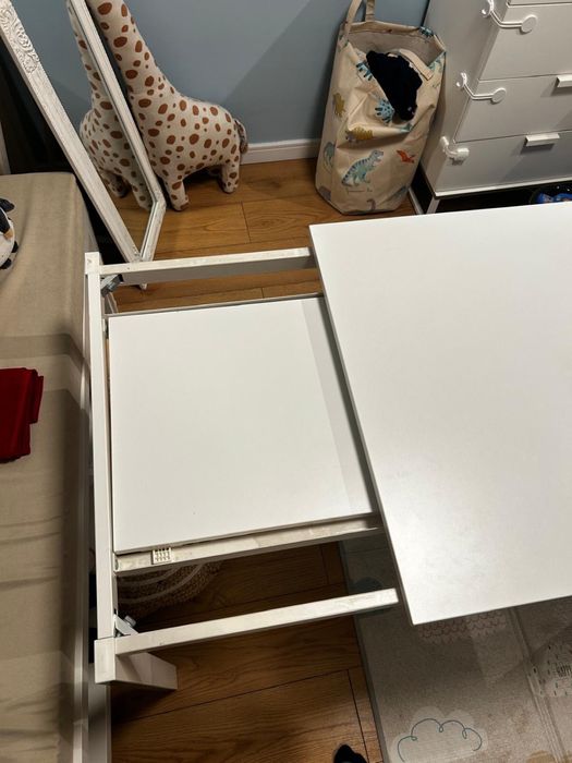 Бяла разтегателна икеа маса