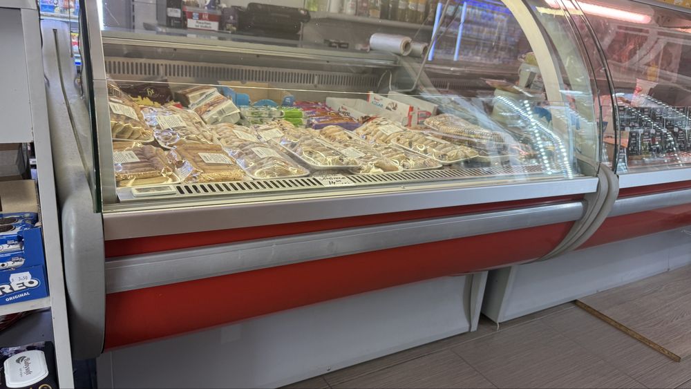 Vând vitrine frigirigice orizontala pt mezeluri