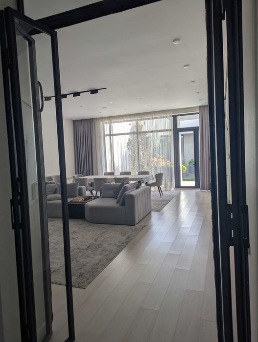 Продается двухэтажный дом в стиле хай-тек, минимализм на Орзу