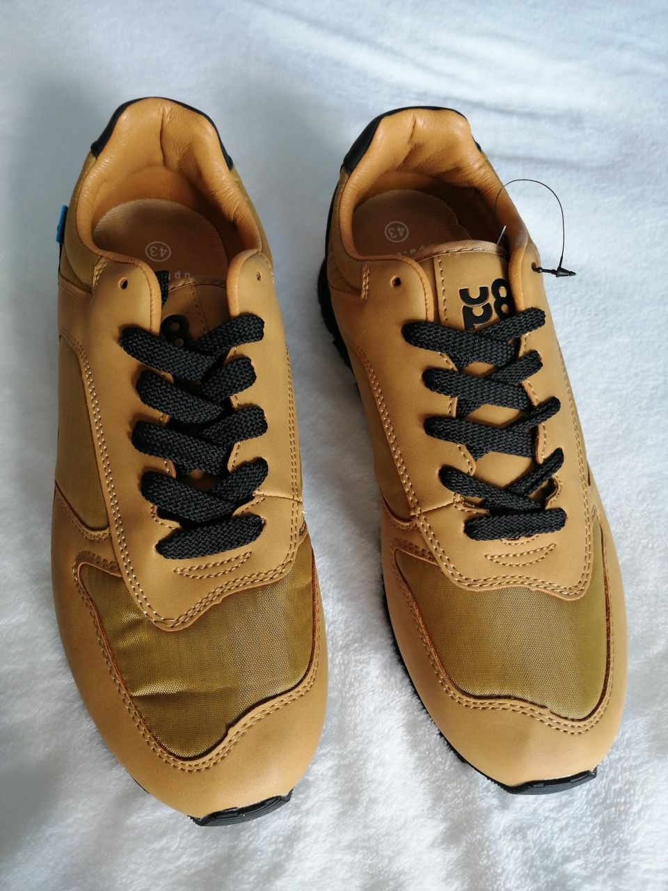 Vând adidas 42, culoare gold