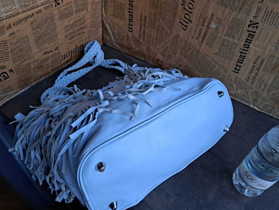 дамска чанта,като Нова.светло синя чанта с ресни,торба-естествена кожа