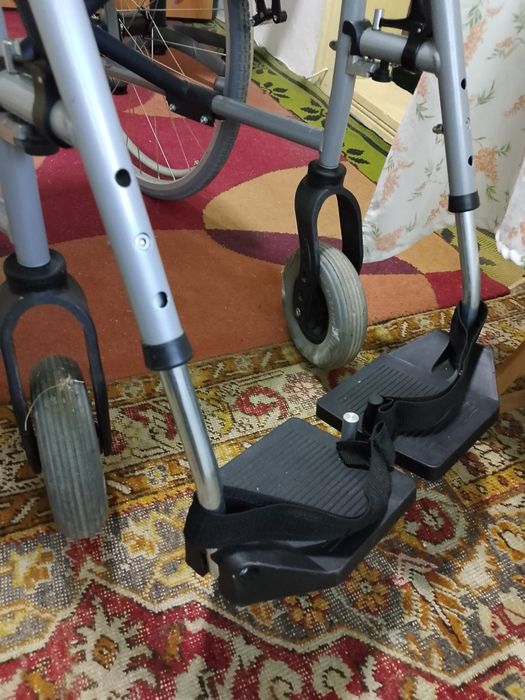 Cărucior pentru persoanele cu dizabilități