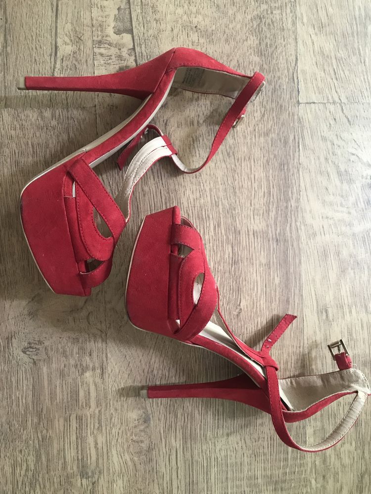 Обувки Zara.