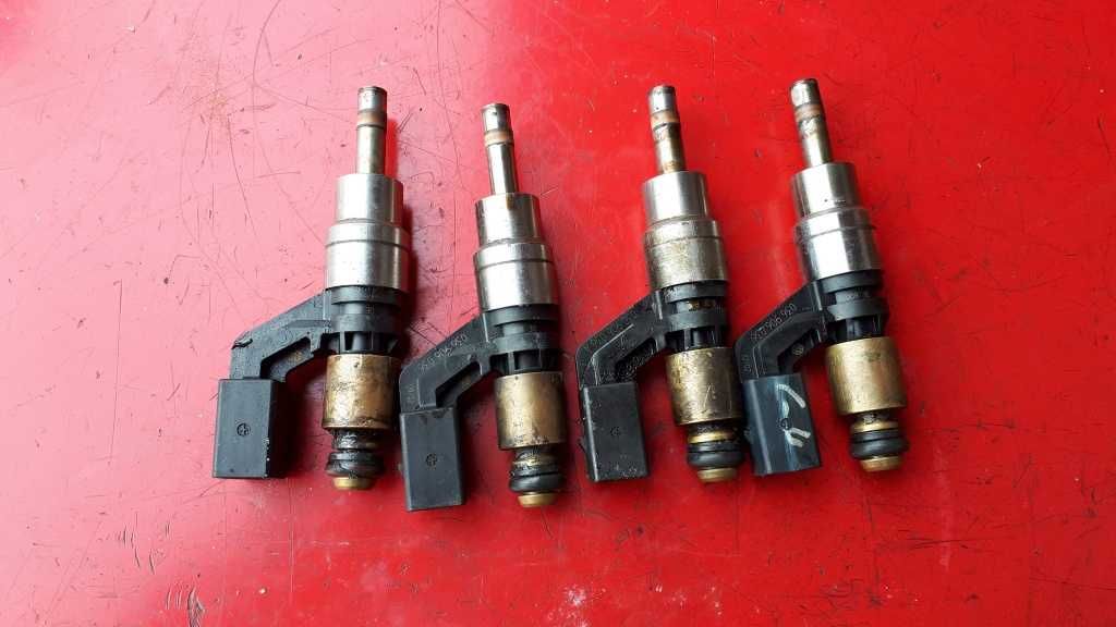 Injectoare injector golf 4 Bora 1.6 fsi. Cod motor BAD 81kw 110cp