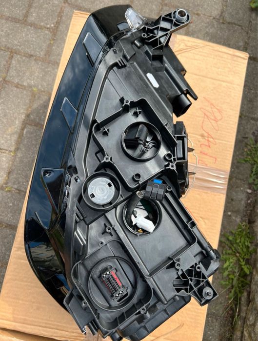 Far dreapta vw golf sportsvan bixenon led NOU