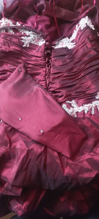 Rochie de mireasă vișinie