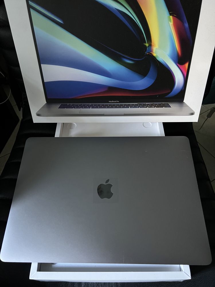 MacBook Pro 16**Touch Bar**i7**2.6 Ghz**16GB**512 SSD”2019