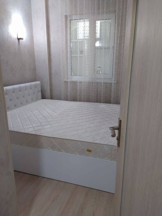 Студийная 2х комнатная с мебелью и техникой в центре Чирчика