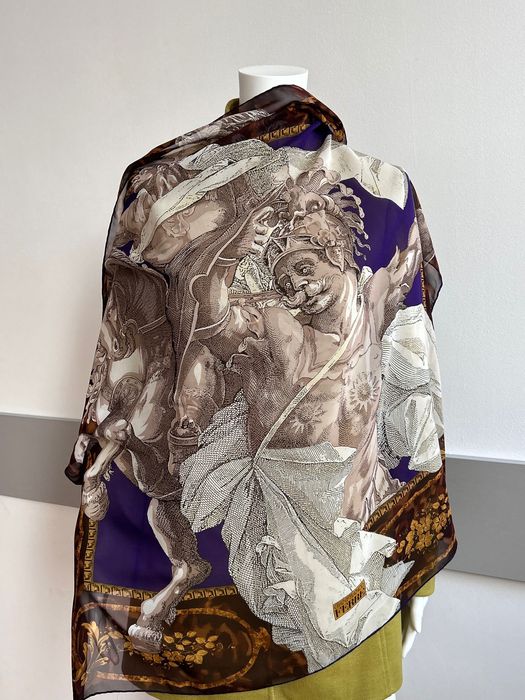 Gian Franco Ferre разкошен копринен шал