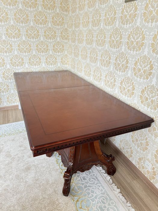 Продам гостинный стол со стульями