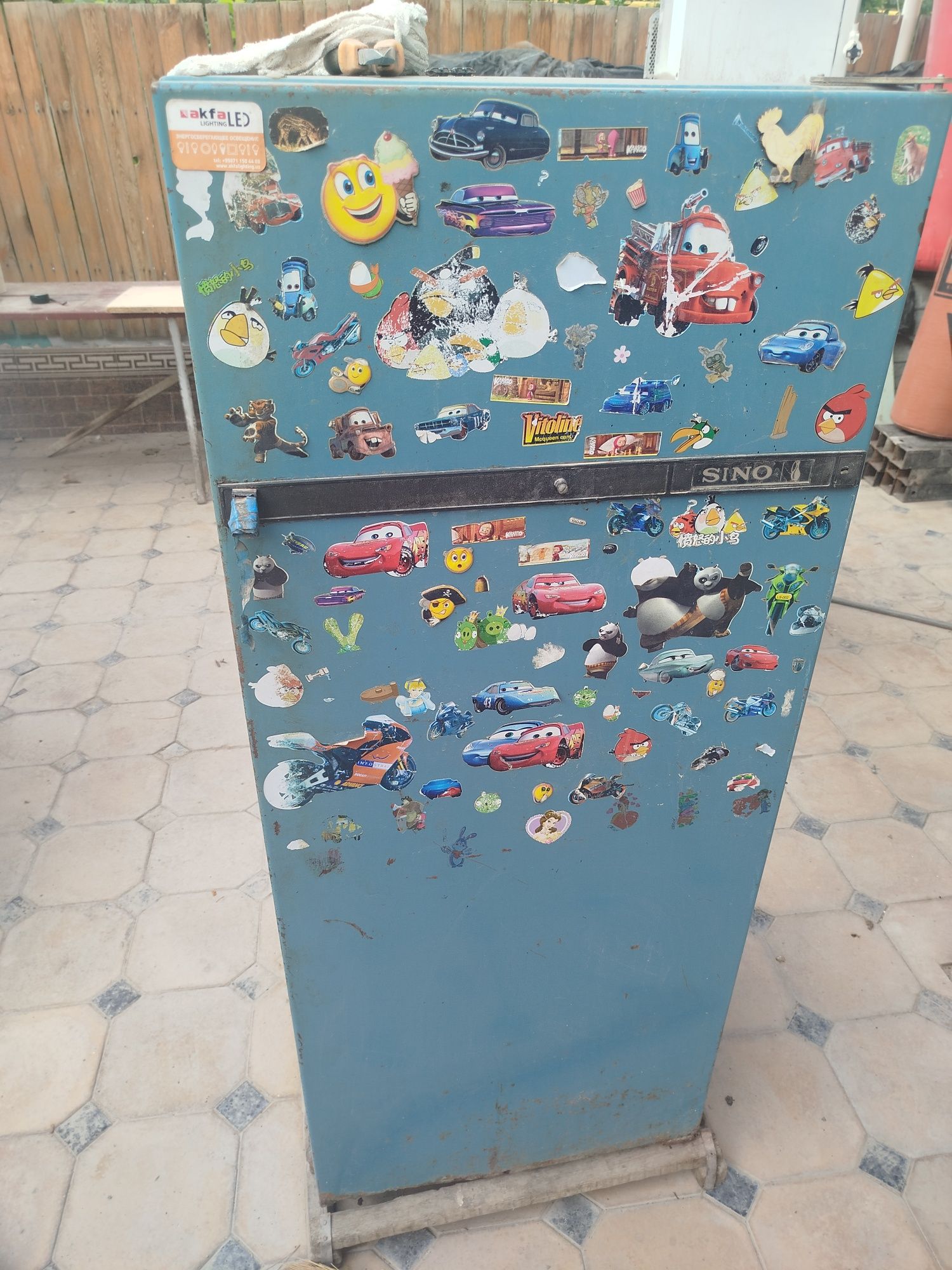 Продаются холодильники и микроволновка б/у.
