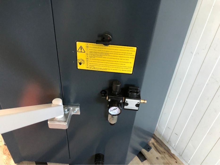 Автоматична ъглонабивна машина Pressta Eisele 2000 за дограма