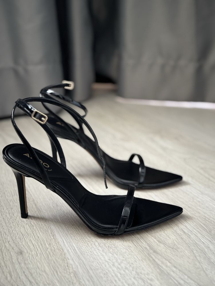 Сандали на висок ток Aldo 39р.