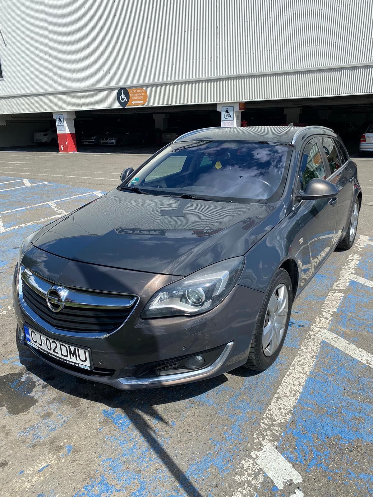 Vând Opel Insignia