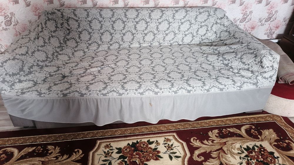 Продаю диван тахта паласом