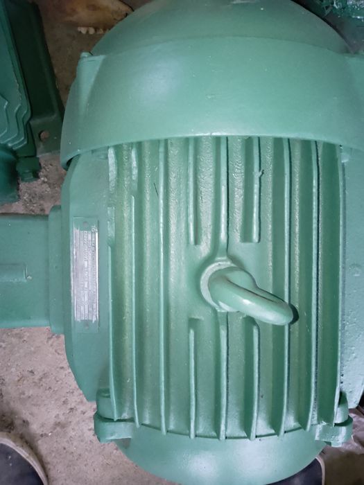 Vând motoare electrice trifazice