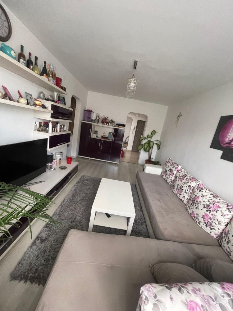 Inchiriez apartament 3 camere