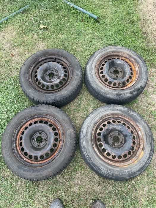 Vand 4 cauciucuri de iarna