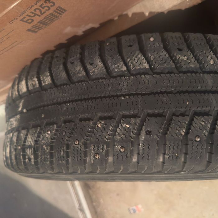 Зимний 205/65 R15 вместе с дисками  2 шт комплект