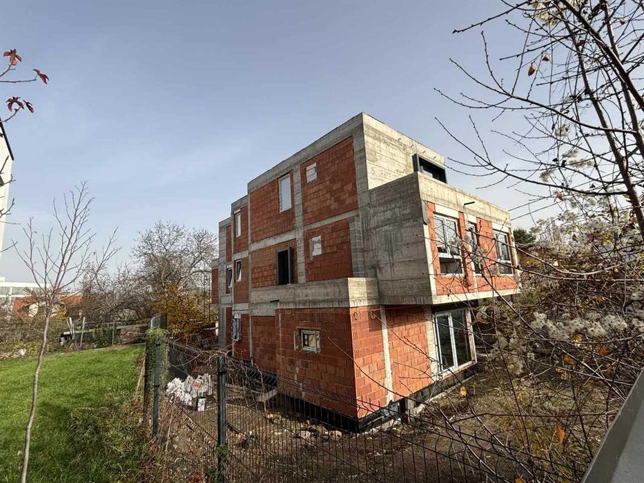 Продава се Къща в София, Център - 209 кв.м за 1318 €/кв.м - Снимка #2