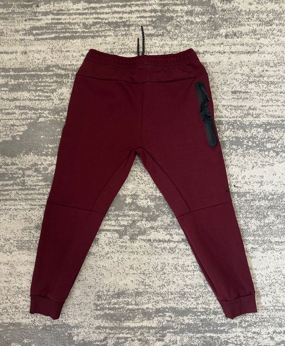 nike tech fleece цвят бордо