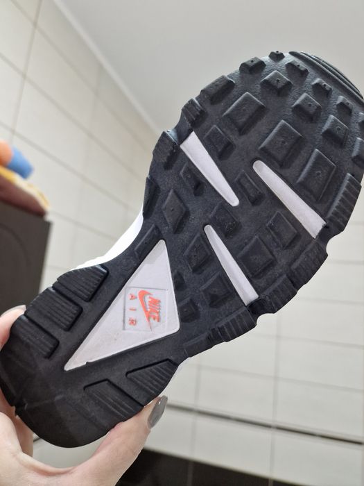 Vând Adidași Nike Huarache