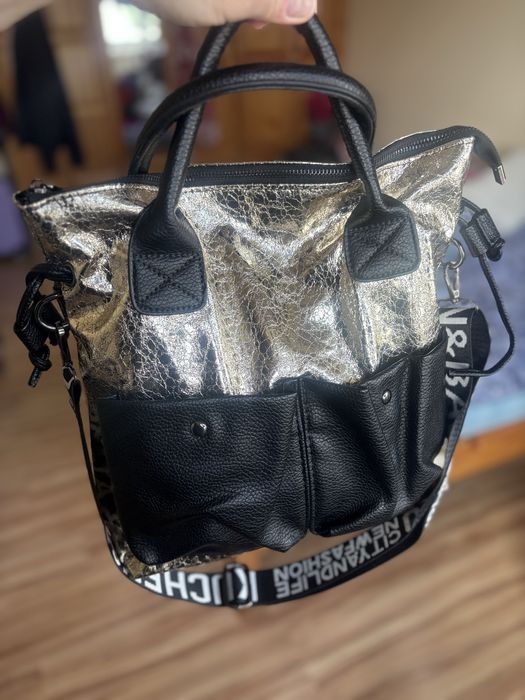 Дамска чанта , златна с черно