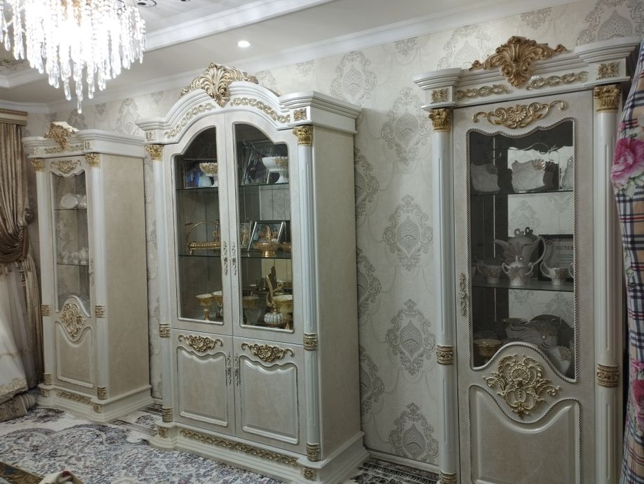 Продается мебел для зала.Пенол тройка +стол на 2.70/1.20 отличном сост