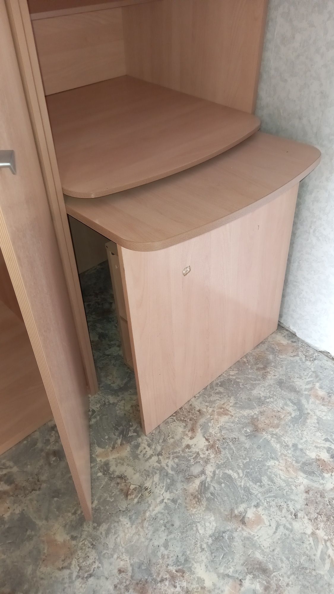 Продам комплексную детскую мебель