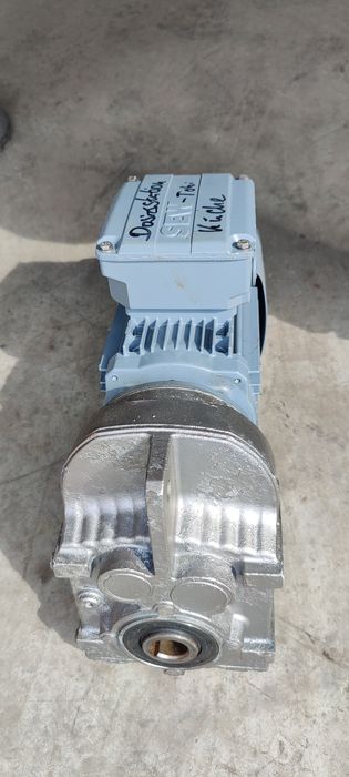 Motor electric trifazat cu reductor, 0.37kW, 30rpm