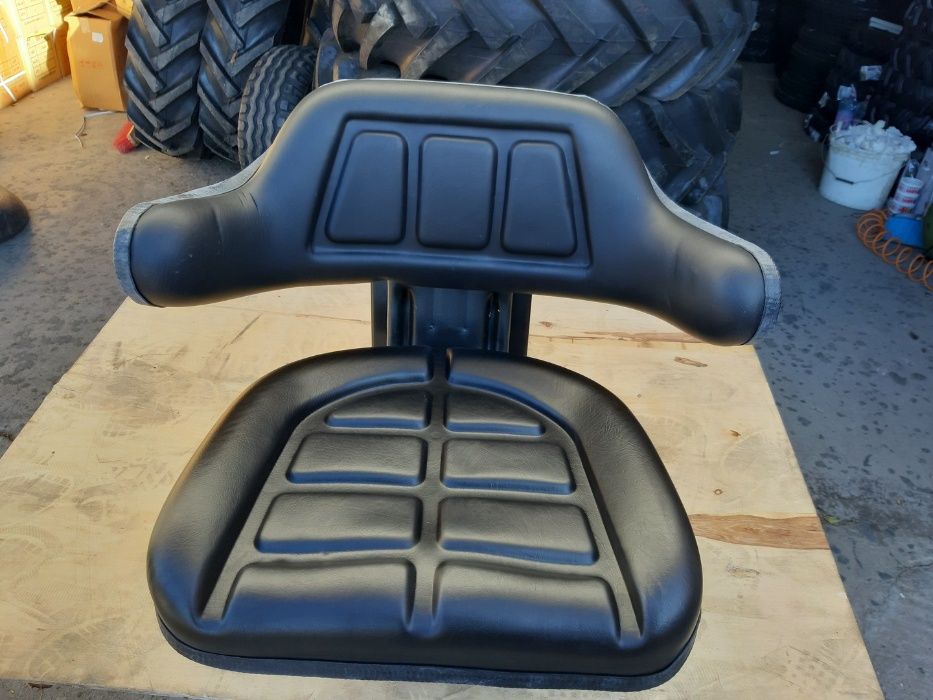 Scaun tractor NOU U-650 cu prindere universala garantie 2 ani