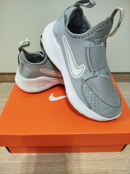 Маратонки Nike номер 28,5