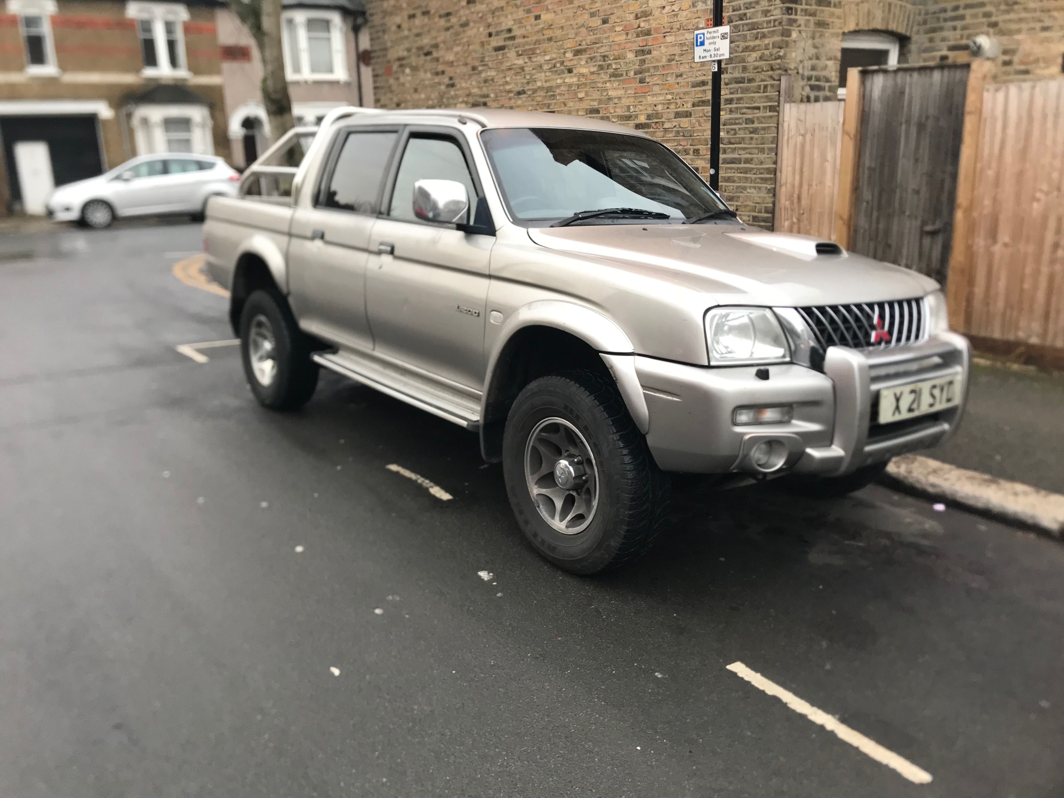 На части Mitsubishi  l200