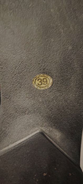 Дамски обувки тип пантофки.