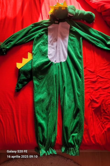 Vând costum de crocodil copii .. unisex