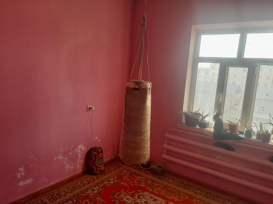 Космаботда 5 этажли курписда 4 чи этажинда 2 хонали квартира сотилоди