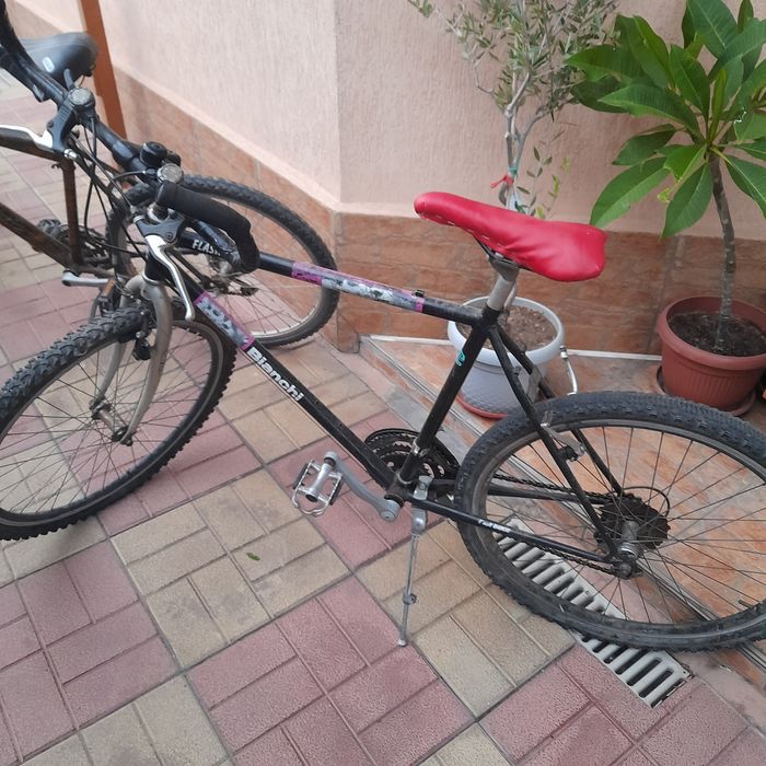 Vănd 2 biciclete pentru piese