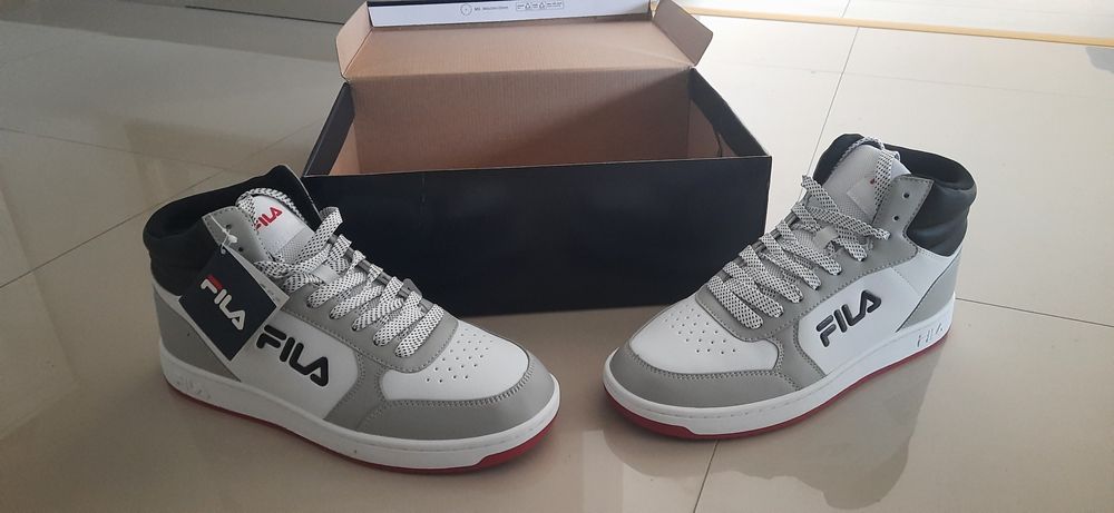 Vând pantofi sport Fila mărimea 42 noi
