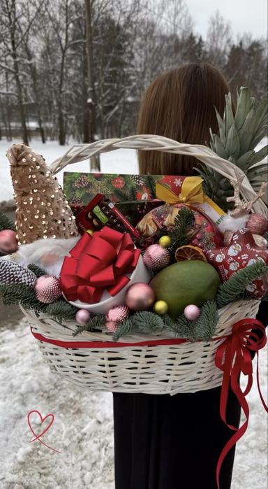 новогодние подарки/ сладости /фрукты/корзины