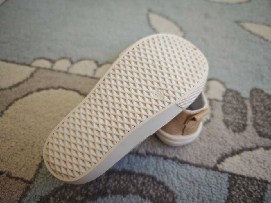 Детски боти 23ти номер и пантофи 27ми номер